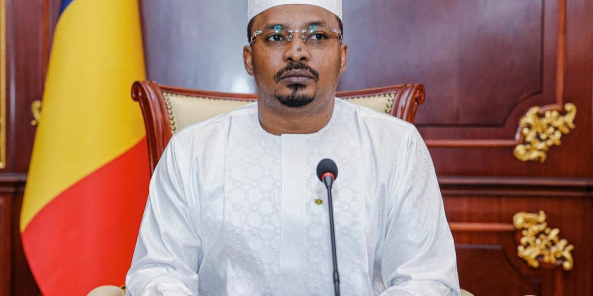 رحيل «سيدة الدولة الهادئة».. محمد إدريس ديبي يودّع الدكتورة حواء عثمان جمّي