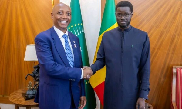 السنغال تؤكد التزامها بنزاهة الكرة الإفريقية عقب لقاء فاي وموتسيبي