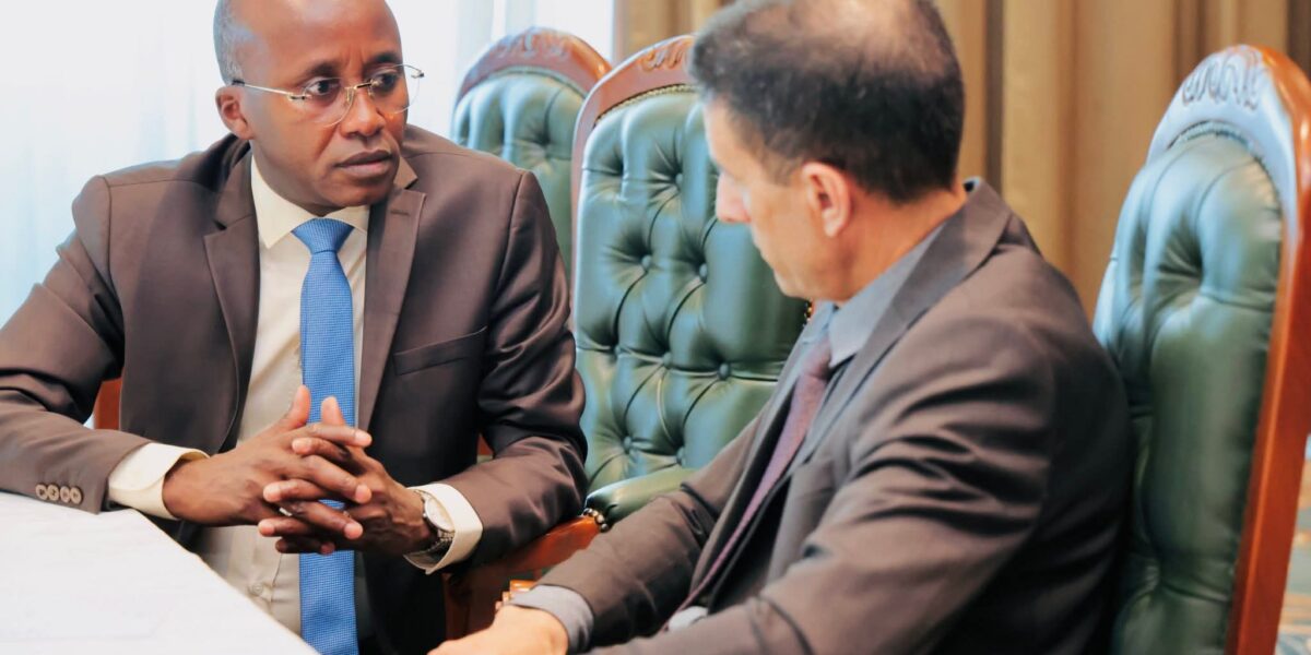 تشاد والجزائر تبحثان تعزيز ممر لوجستي استراتيجي… واتفاقات مرتقبة لترجمة “تشاد كونكسيون 2030” إلى واقع