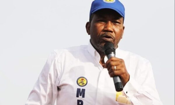 لماذا تأخر إعلان وفاة إدريس ديبي؟ محمد زين بدا يكشف كواليس الساعات الحاسمة