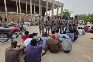 تشاد: عرض 36 مشتبهاً في قضايا جنائية بالعاصمة… وحملة أمنية واسعة تفكك شبكة منظمة