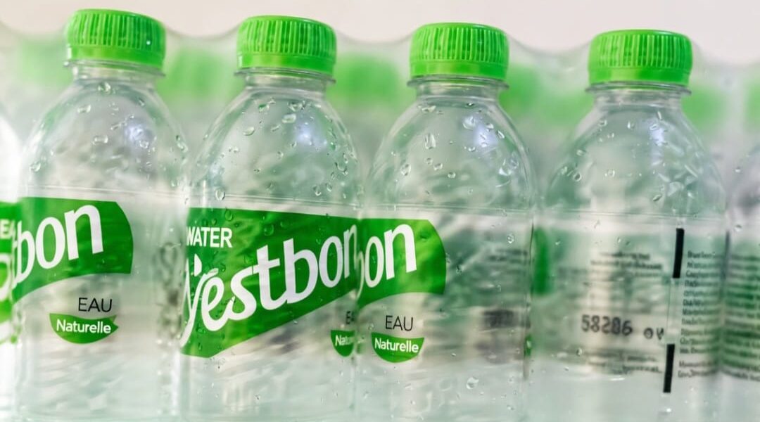 تشاد تسحب مياه “C’est Bon” من الأسواق بعد رصد مخالفات صحية