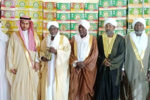 السفارة السعودية بأنجمينا تسلّم 30 ألف نسخة من المصحف الشريف للمجلس الإسلامي