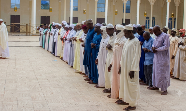 صلاة الاستسقاء تتصدر المشهد الديني في أنجمينا وسط ترقب لتحسن الموسم المطري<p dir="rtl"><br><!--/data/user/0/com.samsung.android.app.notes/files/clipdata/clipdata_bodytext_260827_124635_900.sdocx--></p>