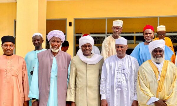 بعثة المجلس الإسلامي تحط الرحال في بنقور لتعزيز التعايش المجتمعي.. والسلطات تؤكد أهمية الشراكة مع القيادات الدينية