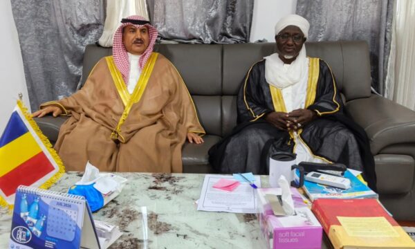 السفير السعودي الجديد يبدأ مهامه في تشاد بلقاء رئيس المجلس الإسلامي.. تأكيد على تعزيز التعاون الديني والثقافي