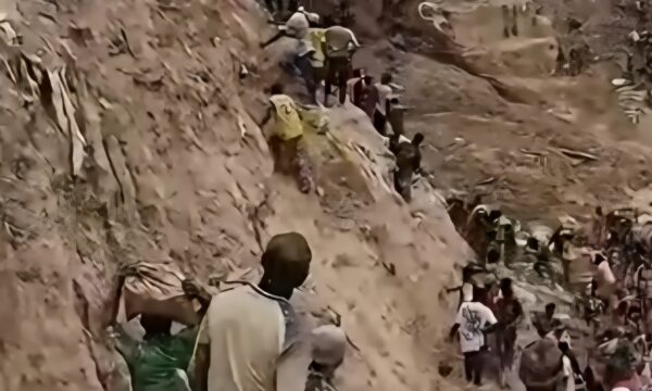 كاميرون.. أكثر من 100 قتيل في انهيار منجم ذهب غير نظامي قرب حدود إفريقيا الوسطى<p dir="rtl"><br><!--/data/user/0/com.samsung.android.app.notes/files/clipdata/clipdata_bodytext_260819_164942_697.sdocx--></p>