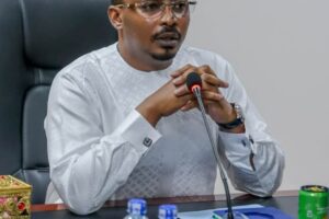 ديبي يدعو إلى الصدق مع الذات والثبات على المبادئ: “الحياة اختبار والآخرة خير وأبقى”
